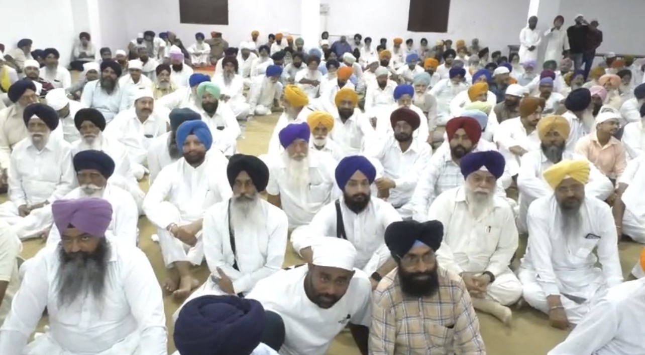 ਸ਼੍ਰੋਮਣੀ ਅਕਾਲੀ ਦਲ ਛਪਾਰ ਮੇਲੇ ‘ਤੇ ਕਰੋਗਾ ਵਿਸ਼ਾਲ ਕਾਨਫਰੰਸ- ਡਾ ਦਲਜੀਤ ਸਿੰਘ  ਚੀਮਾ ਨੇ ਗੁਰਦੁਆਰਾ ਆਲਮਗੀਰ ਸਾਹਿਬ ਵਿਖੇ ਕੀਤੀ ਮੀਟਿੰਗ ।  ( ਸਟਾਫ ਰਿਪੋਰਟਰ)