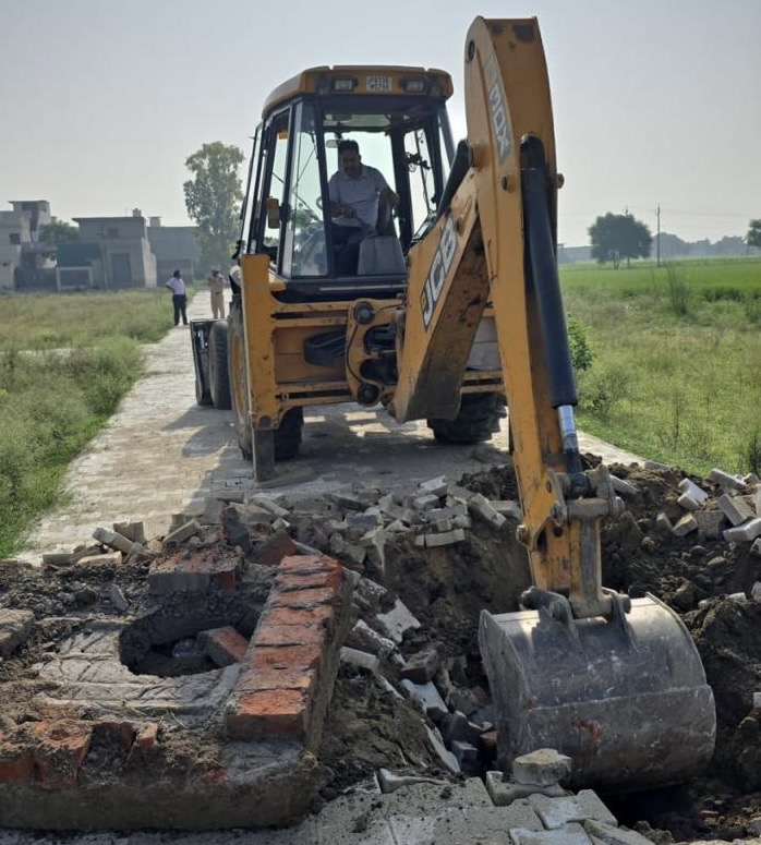 ਅਣਅਧਿਕਾਰਤ ਕਾਲੋਨੀਆਂ ਵਿਰੁੱਧ ਗਲਾਡਾ ਨੇ ਕੀਤੀ ਸਖ਼ਤ ਕਾਰਵਾਈ, 11 ਗ਼ੈਰਕਾਨੂੰਨੀ ਕਾਲੋਨੀਆਂ ਢਾਹੀਆਂ । ( ਨਿੱਜੀ ਪੱਤਰ ਪ੍ਰੇਰਕ )